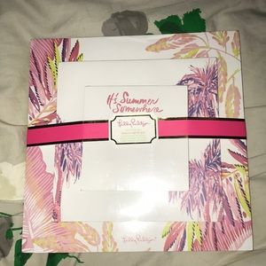 Brand new in package Lilly Pulitzer note set